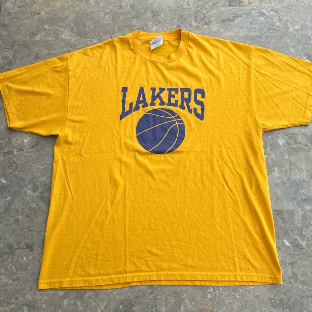 Vintage 90s Los Angeles Lakers Basketball Graphic T Shirt Hanes XL
